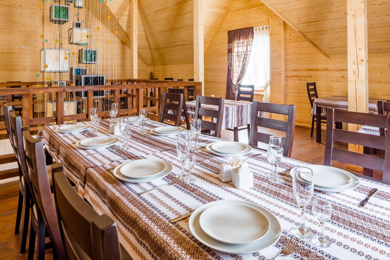 Family Hotel Kaskad Bukovel Esterno foto