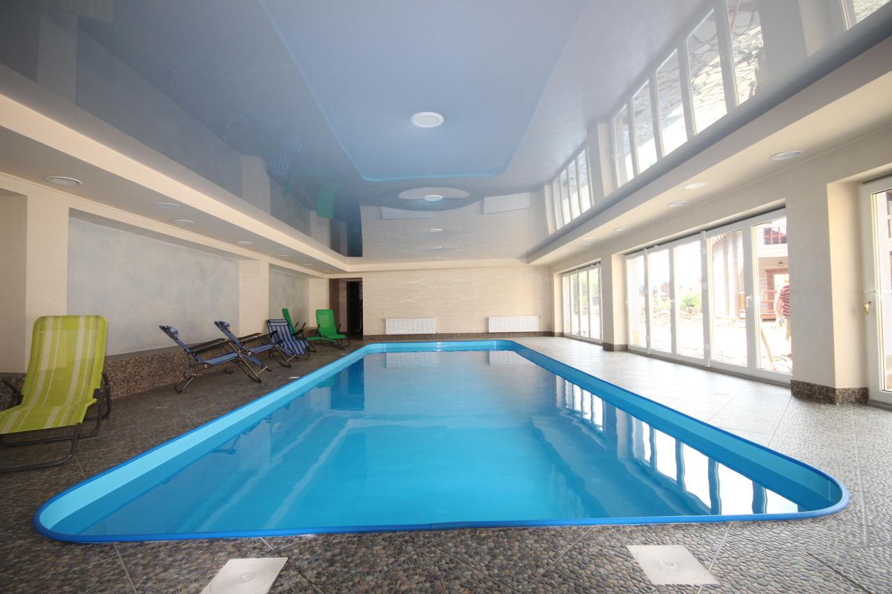 Family Hotel Kaskad Bukovel Esterno foto
