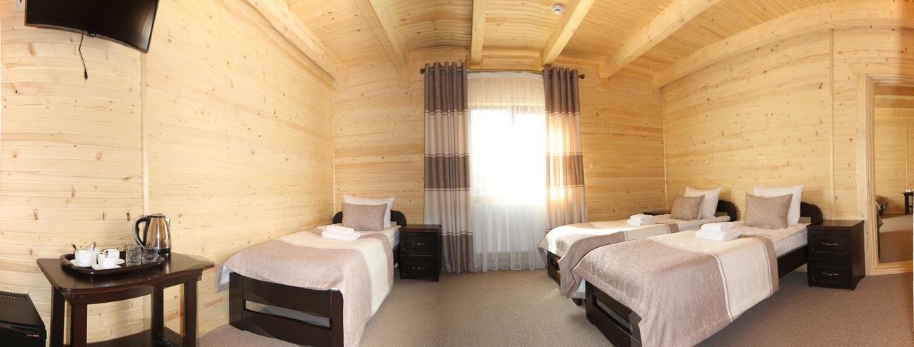 Family Hotel Kaskad Bukovel Esterno foto