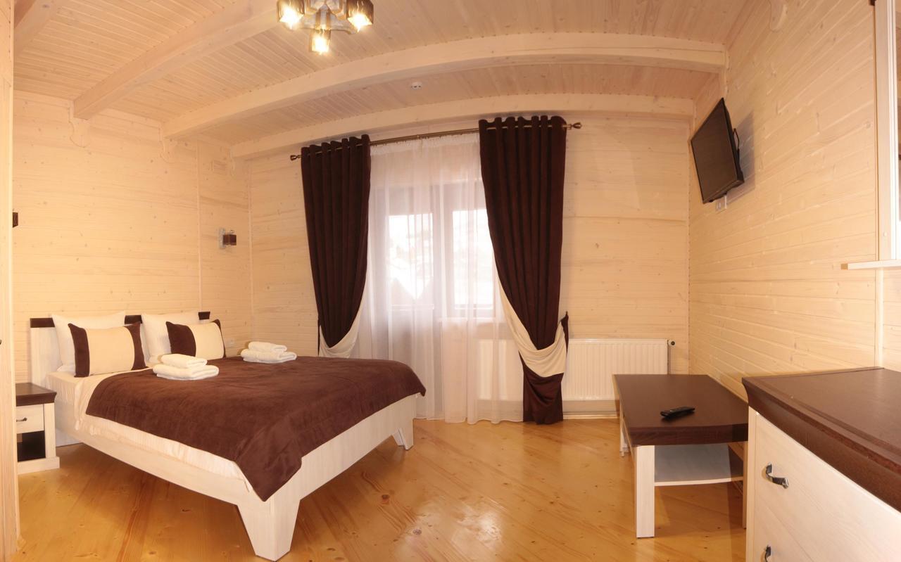 Family Hotel Kaskad Bukovel Esterno foto