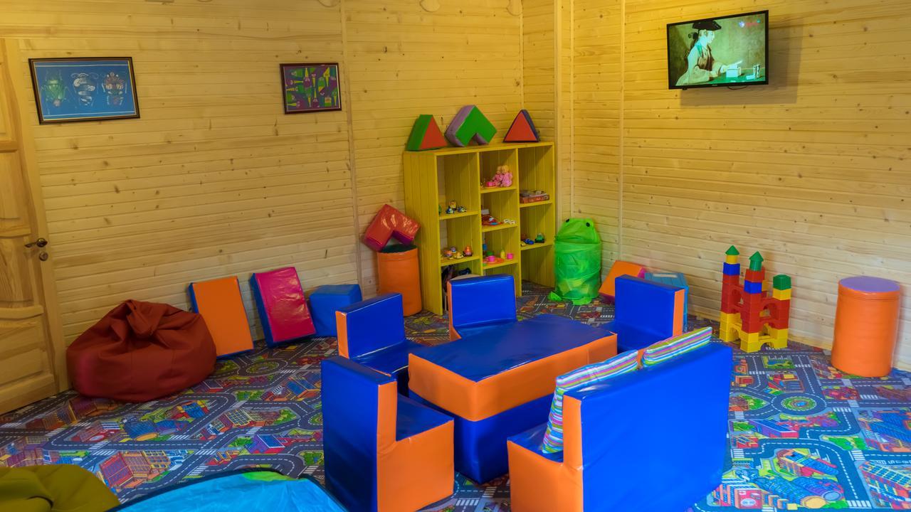Family Hotel Kaskad Bukovel Esterno foto