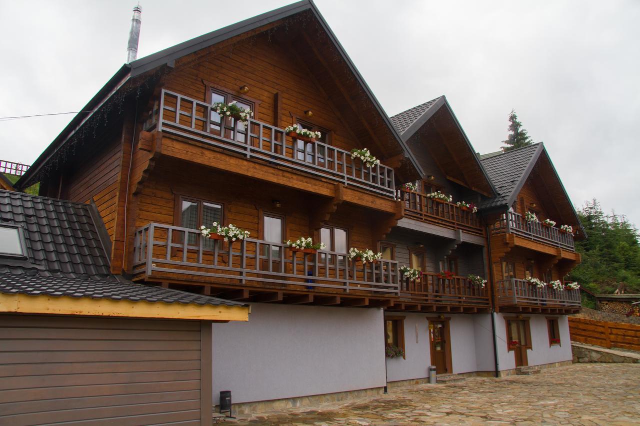 Family Hotel Kaskad Bukovel Esterno foto