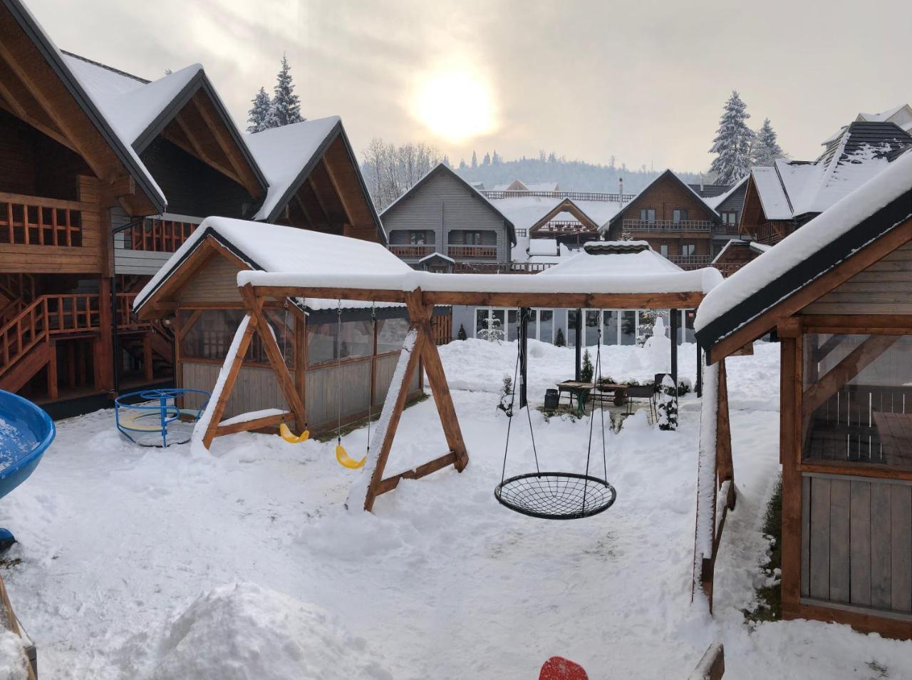 Family Hotel Kaskad Bukovel Esterno foto